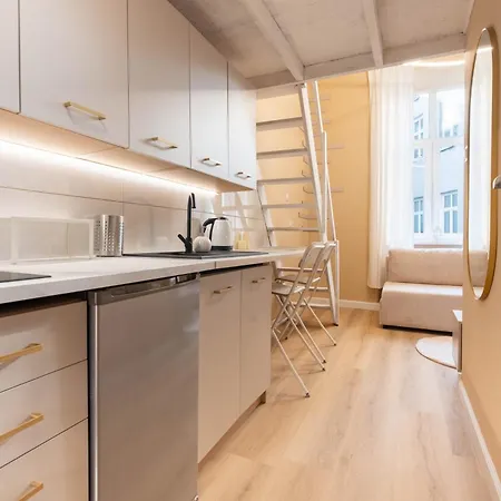 Apartament z Antresolą i Prywatnym Patio-2