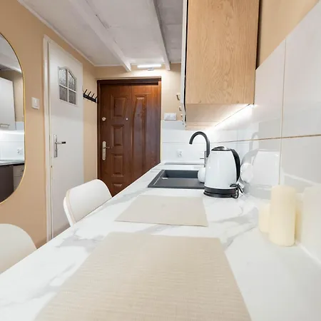 Apartament z Antresolą i Prywatnym Patio-3